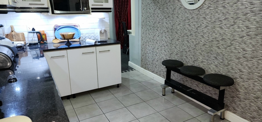 4 Bedroom Property for Sale in The Hague Western Cape